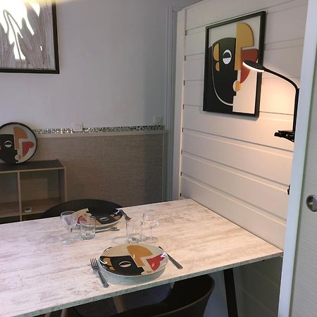 Отель 2 Pieces Independant Avec Son Jardinet Prive Борго Экстерьер фото
